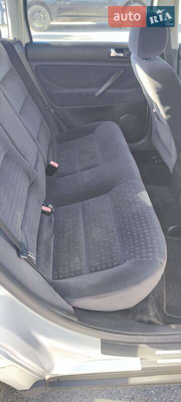 Седан Volkswagen Passat 2002 в Киеве