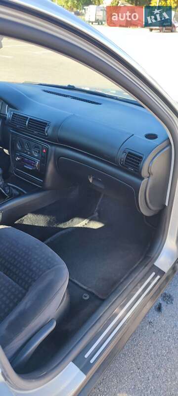 Седан Volkswagen Passat 2002 в Киеве