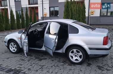 Седан Volkswagen Passat 1998 в 