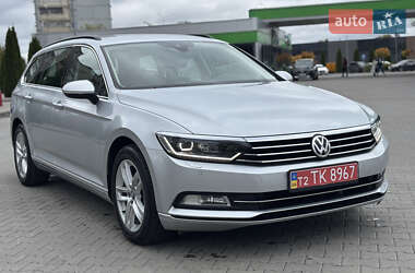 Універсал Volkswagen Passat 2017 в Житомирі