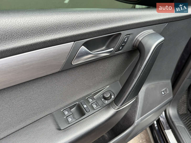 Универсал Volkswagen Passat 2014 в Киеве