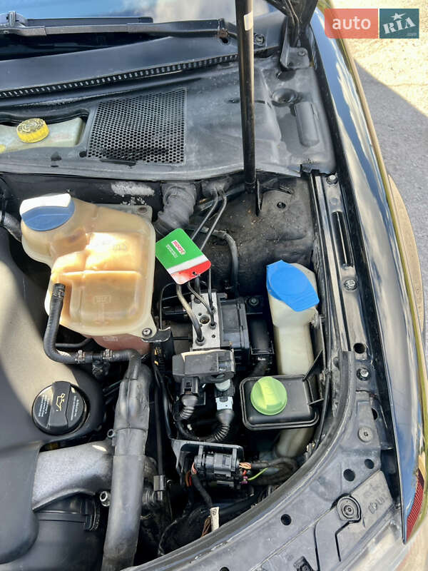 Универсал Volkswagen Passat 2003 в Звягеле