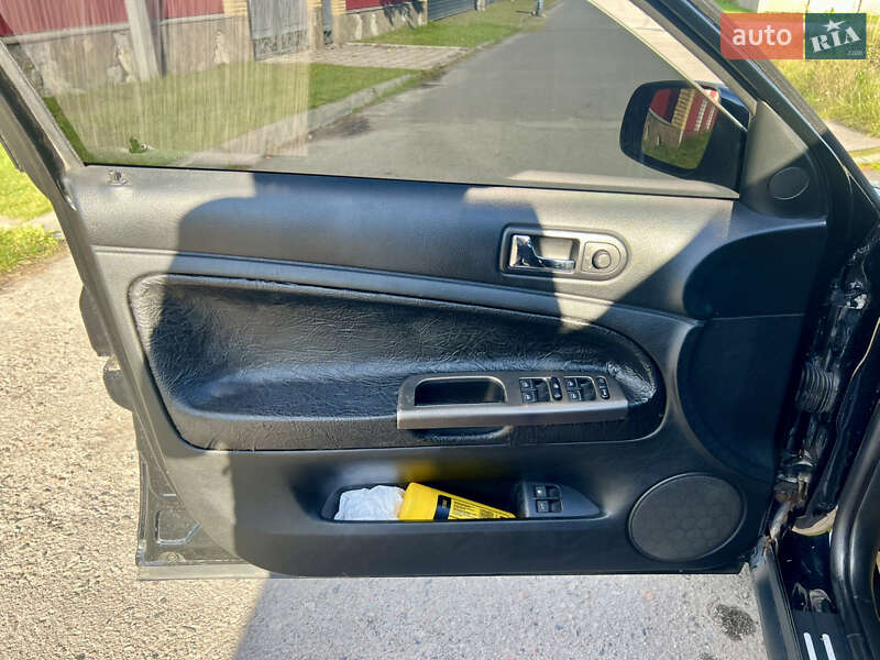 Универсал Volkswagen Passat 2003 в Звягеле