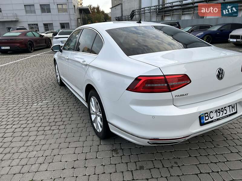 Седан Volkswagen Passat 2018 в Львове