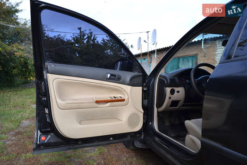 Седан Volkswagen Passat 2000 в Чутове