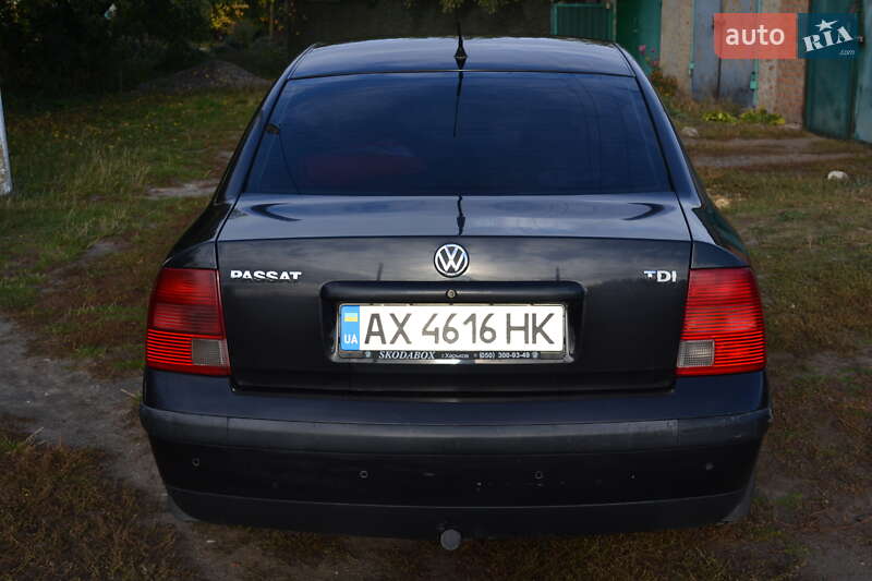 Седан Volkswagen Passat 2000 в Чутове