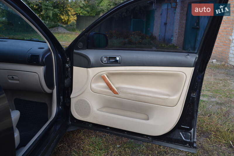 Седан Volkswagen Passat 2000 в Чутове