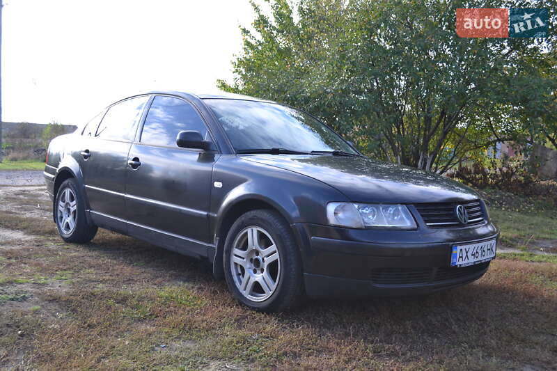 Седан Volkswagen Passat 2000 в Чутове