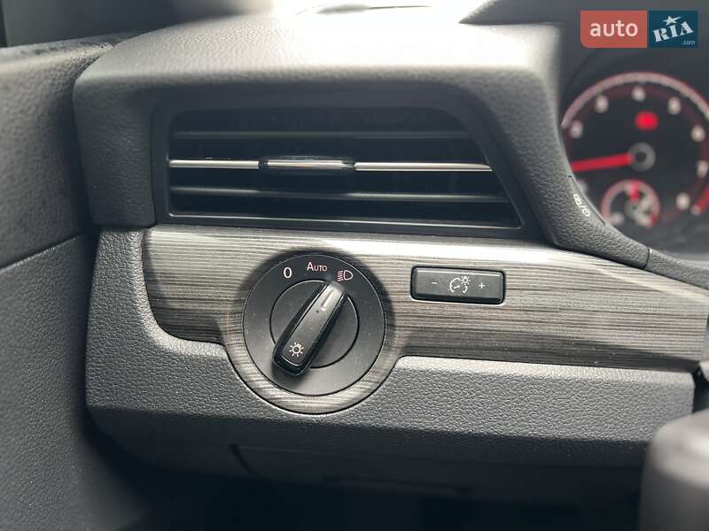 Седан Volkswagen Passat 2020 в Киеве