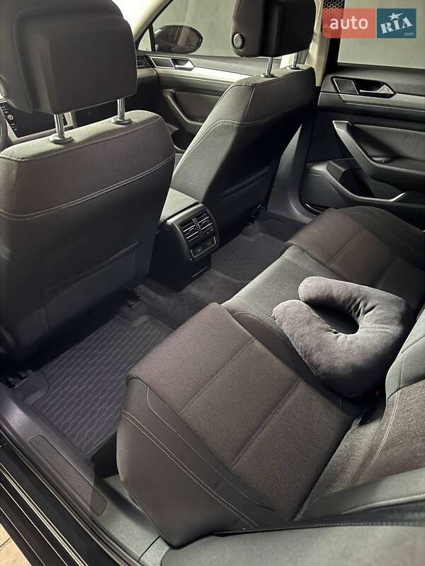 Универсал Volkswagen Passat 2018 в Киеве