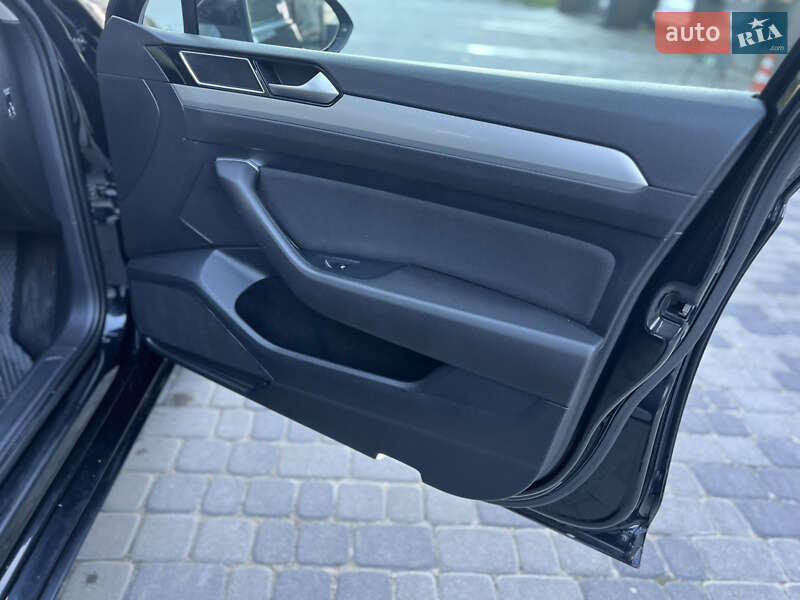 Універсал Volkswagen Passat 2015 в Тернополі