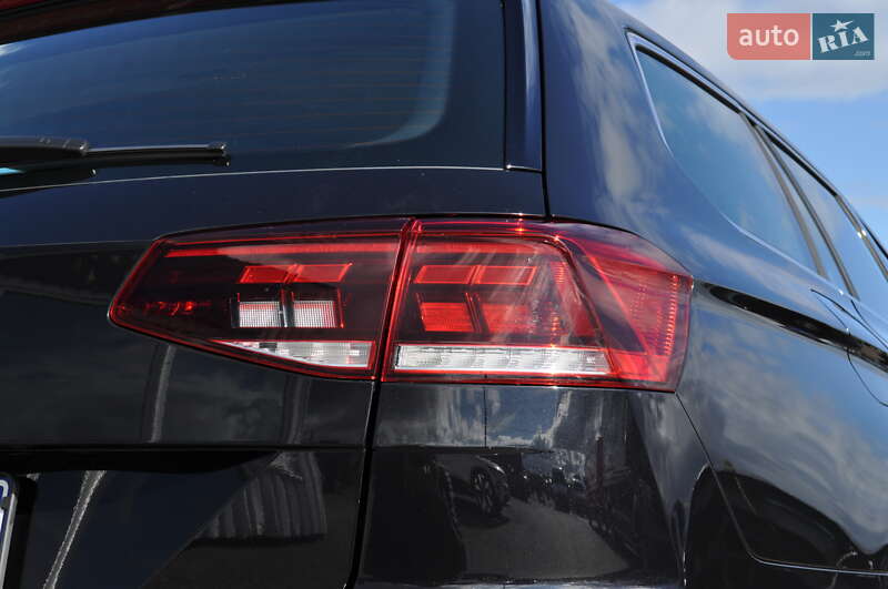 Универсал Volkswagen Passat 2022 в Киеве
