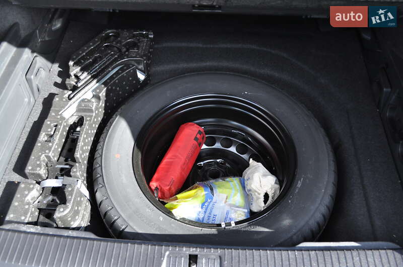 Универсал Volkswagen Passat 2022 в Киеве