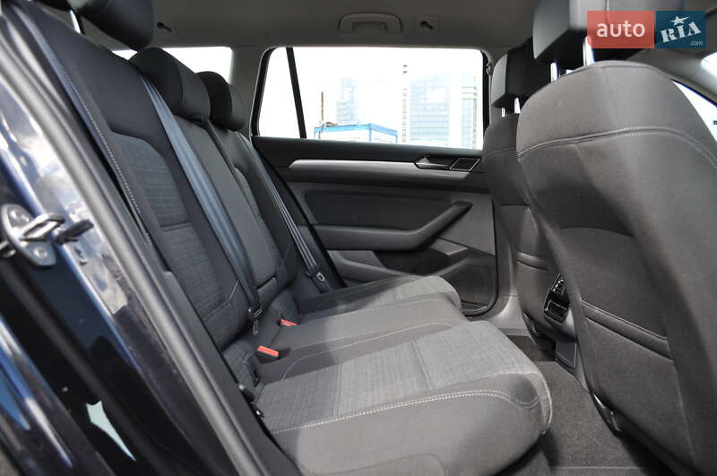 Универсал Volkswagen Passat 2022 в Киеве