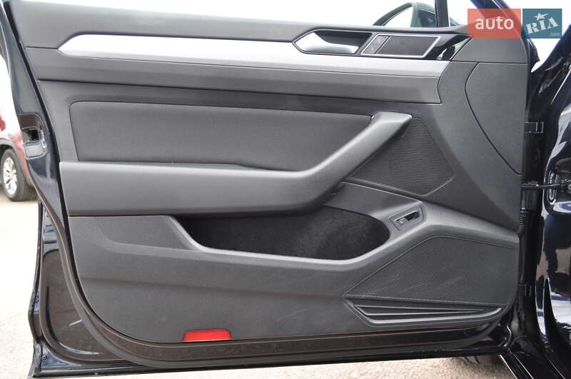 Универсал Volkswagen Passat 2022 в Киеве