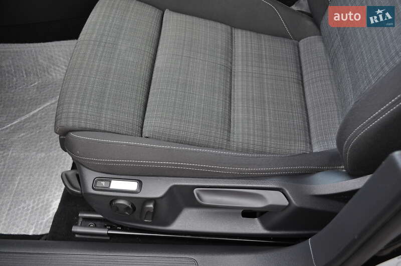 Универсал Volkswagen Passat 2022 в Киеве