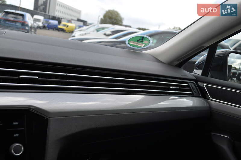 Универсал Volkswagen Passat 2022 в Киеве