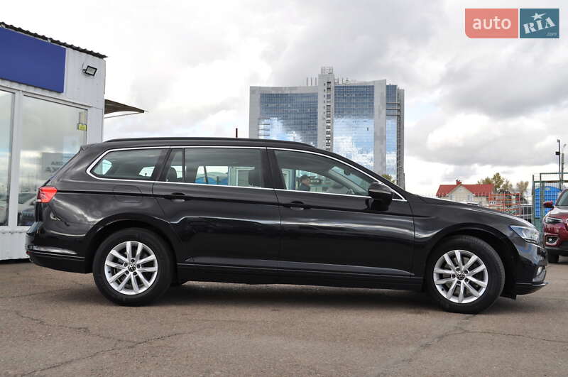 Универсал Volkswagen Passat 2022 в Киеве