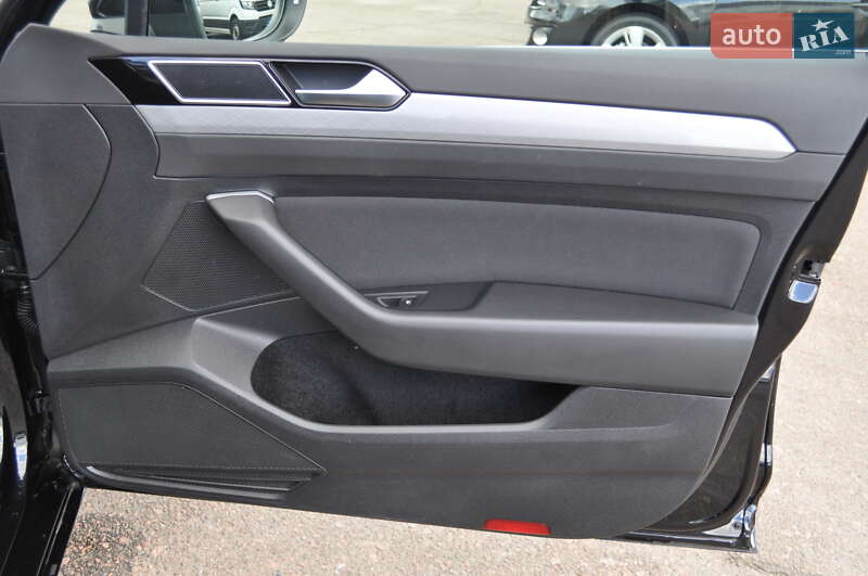 Универсал Volkswagen Passat 2022 в Киеве