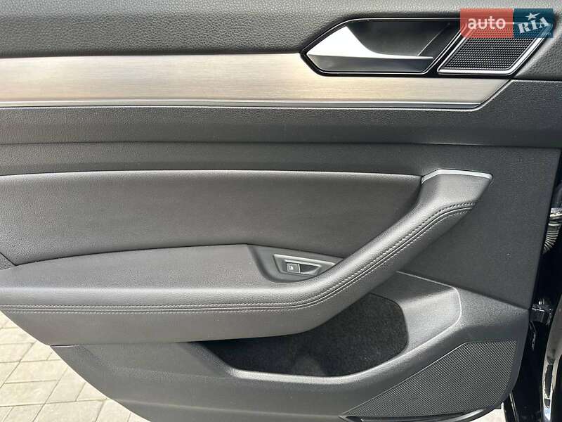 Седан Volkswagen Passat 2017 в Одессе