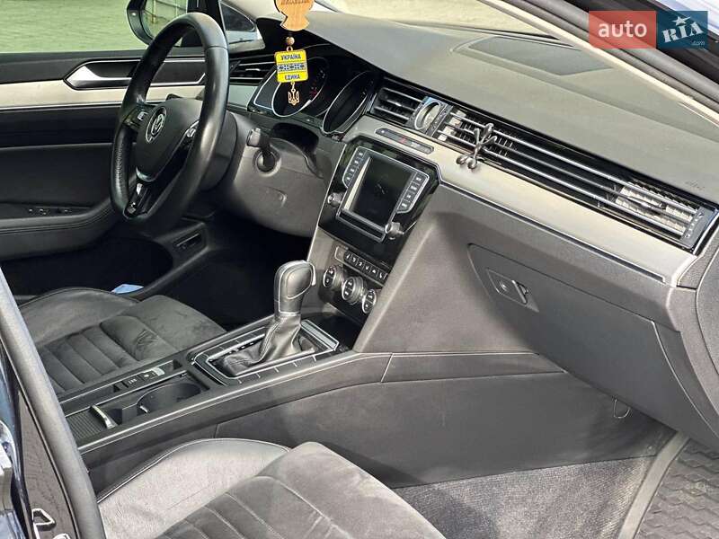 Седан Volkswagen Passat 2017 в Одессе
