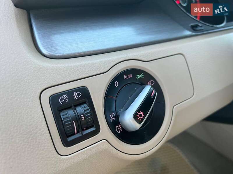 Універсал Volkswagen Passat 2011 в Львові фото 19 Універсал Volkswagen Passat 2011 в Львові