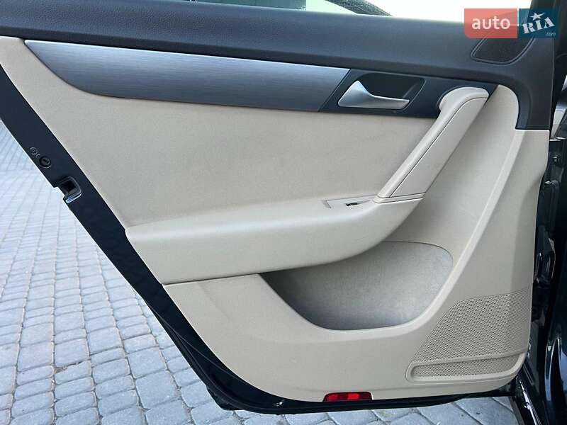 Універсал Volkswagen Passat 2011 в Львові фото 35 Універсал Volkswagen Passat 2011 в Львові