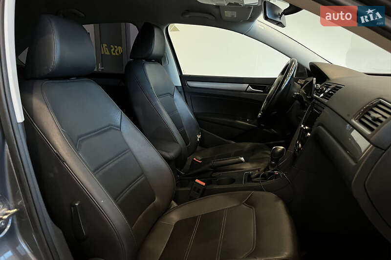 Седан Volkswagen Passat 2015 в Шептицькому