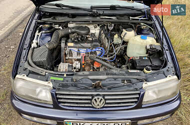 Универсал Volkswagen Passat 1995 в 