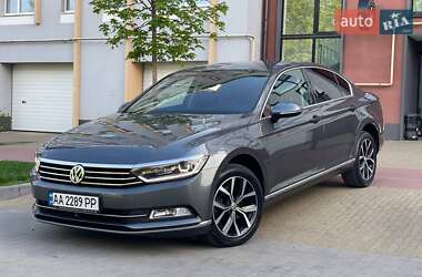 Седан Volkswagen Passat 2016 в Києві