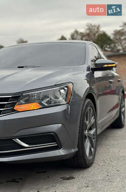Седан Volkswagen Passat 2015 в Лубнах