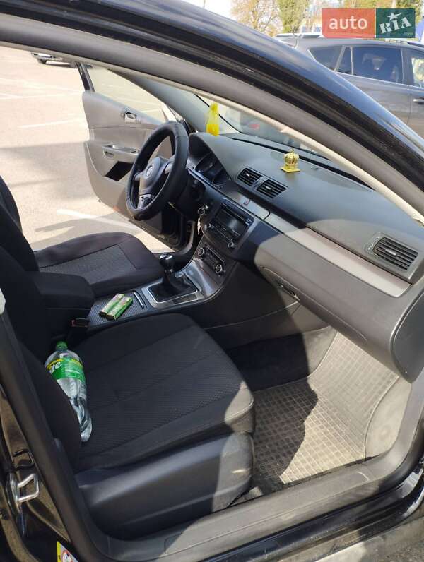 Седан Volkswagen Passat 2010 в Житомире