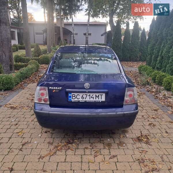 Седан Volkswagen Passat 1999 в Городке