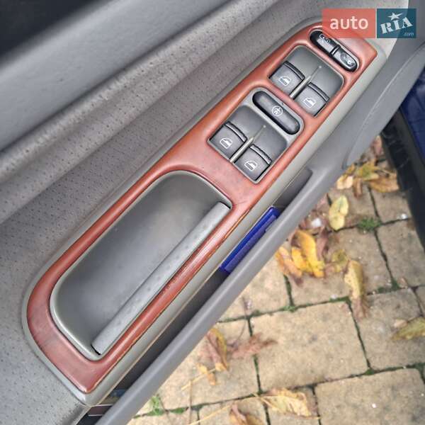 Седан Volkswagen Passat 1999 в Городке