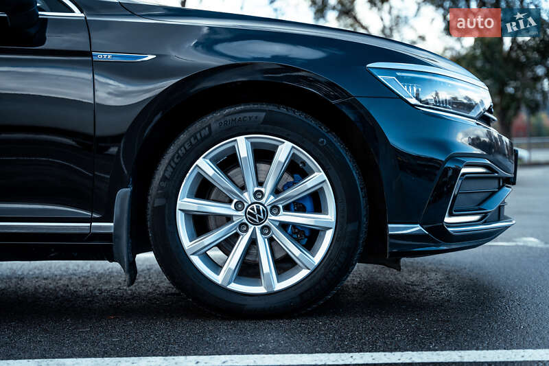 Универсал Volkswagen Passat 2021 в Киеве