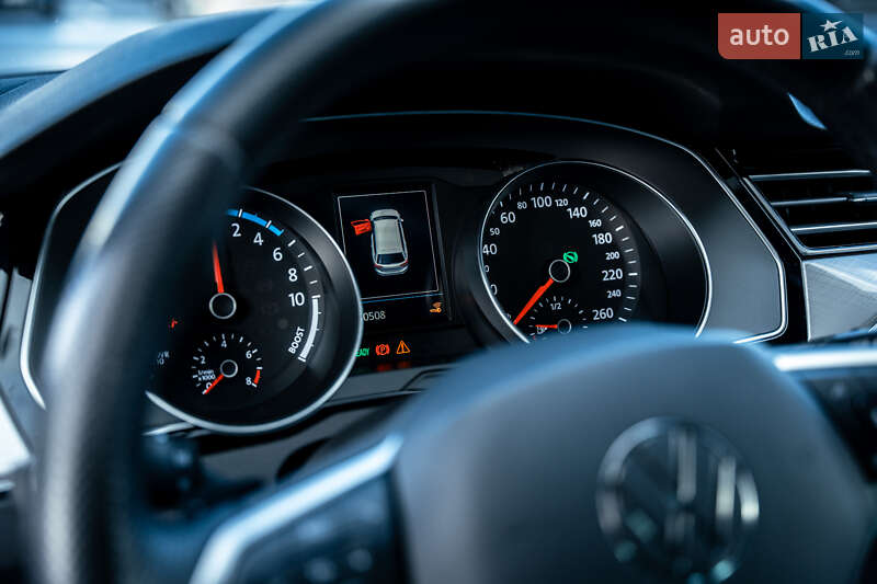 Универсал Volkswagen Passat 2021 в Киеве