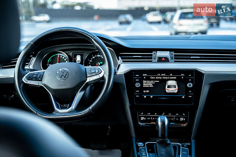 Универсал Volkswagen Passat 2021 в Киеве