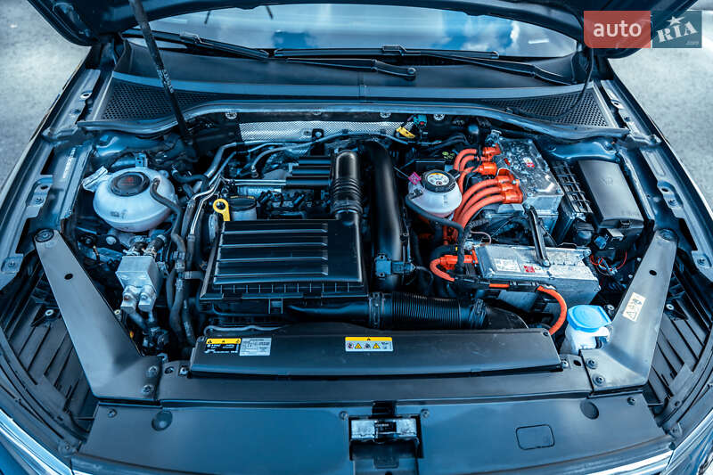 Универсал Volkswagen Passat 2021 в Киеве