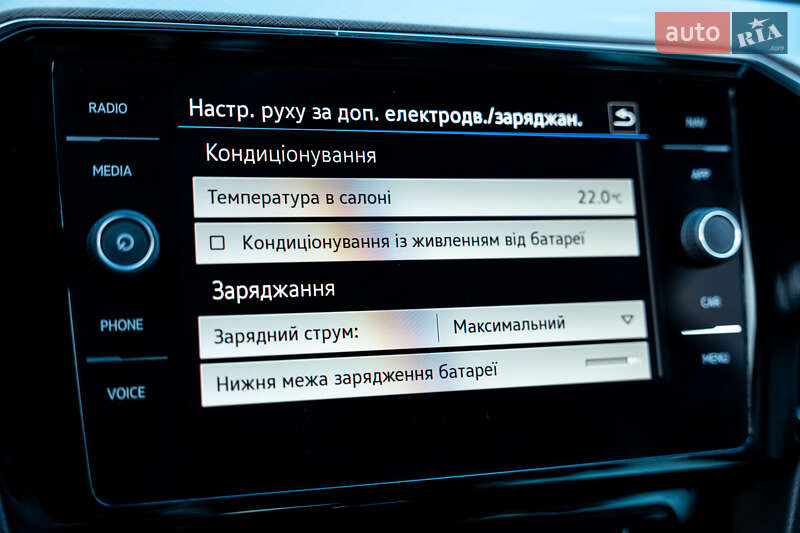 Универсал Volkswagen Passat 2021 в Киеве