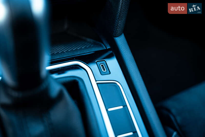 Универсал Volkswagen Passat 2021 в Киеве