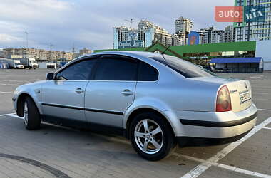Седан Volkswagen Passat 2003 в 
