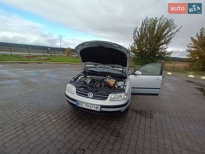 Седан Volkswagen Passat 1998 в Бродах