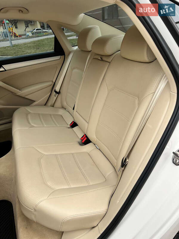 Седан Volkswagen Passat 2012 в Харькове