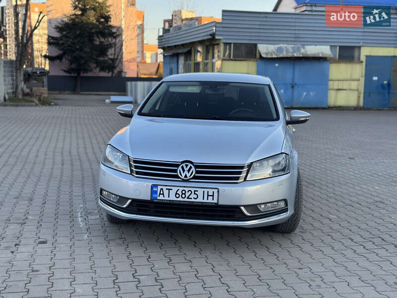 Седан Volkswagen Passat 2012 в Ивано-Франковске