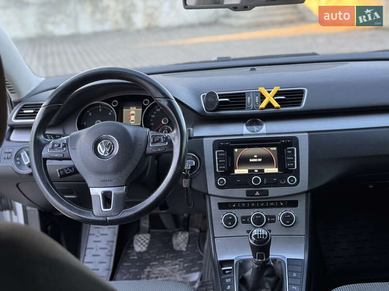 Седан Volkswagen Passat 2012 в Ивано-Франковске