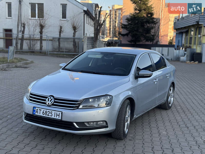 Седан Volkswagen Passat 2012 в Ивано-Франковске