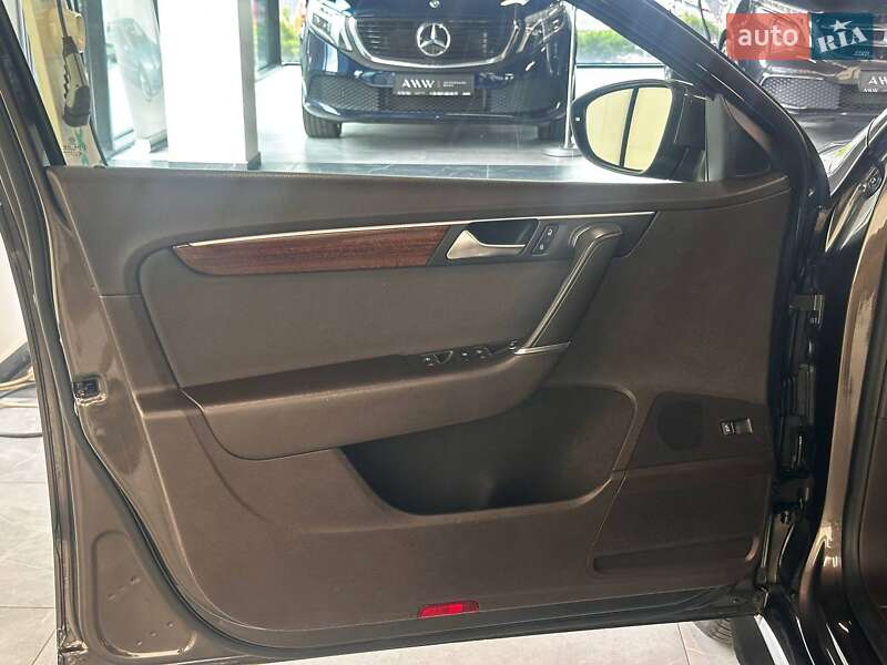 Седан Volkswagen Passat 2013 в Львове