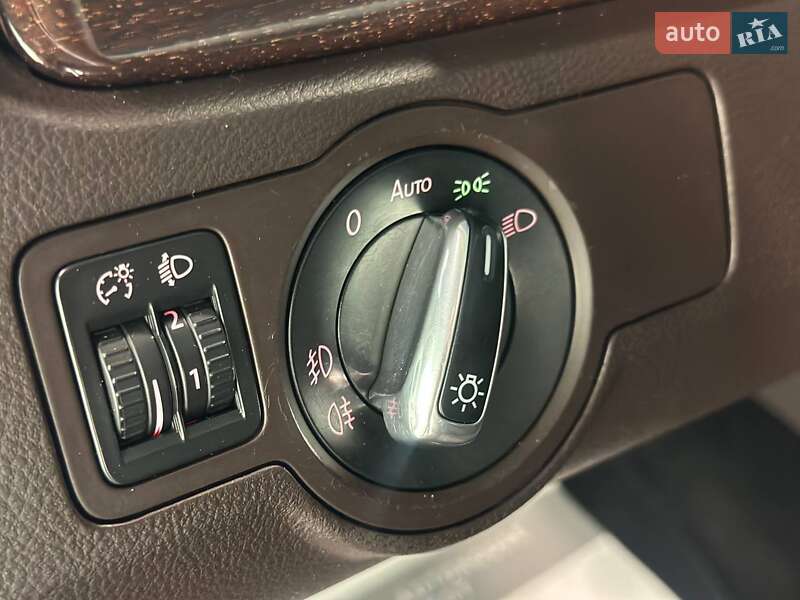 Седан Volkswagen Passat 2013 в Львове