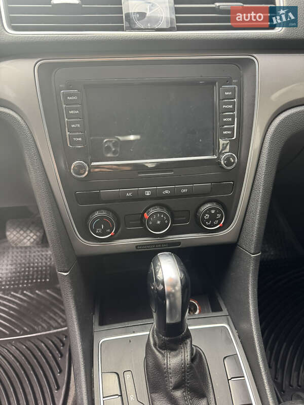 Седан Volkswagen Passat 2015 в Луцке