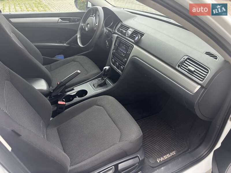 Седан Volkswagen Passat 2015 в Львове